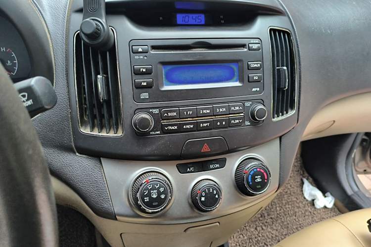 Used Hyundai Celesta 2011 1.6L Manual Comfort Edition Audio And AC Panel