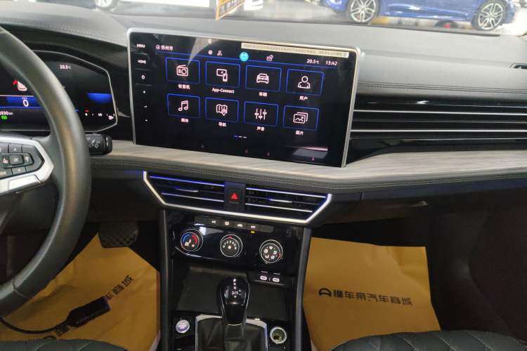 Used Volkswagen Sagitar 2023 300TSI DSG Excellence Edition Audio And AC Panel