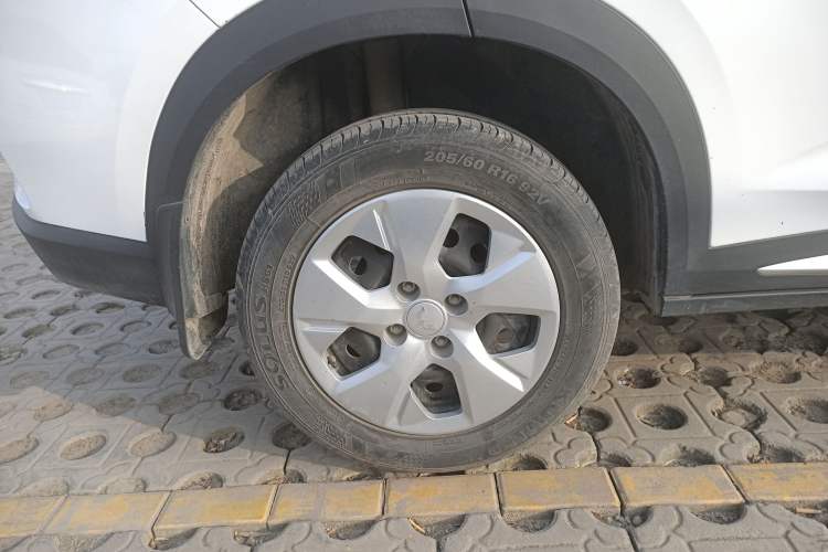 Used Wuling Alvez 2022 1.5L Manual Free-Style Model
