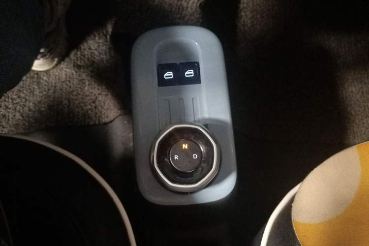 Used Geely Galaxy Panda 2024 Panda Mini 200km Endurance Bear Gear Lever