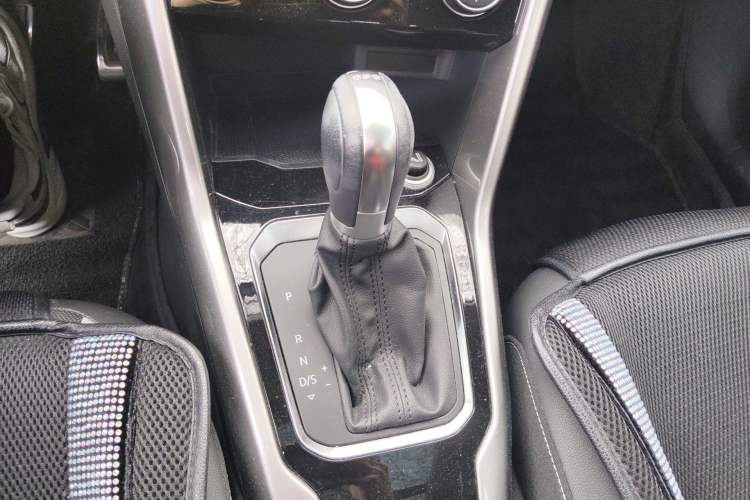 Used Volkswagen T-ROC 2018 280TSI DSG Two-Wheel Drive Advanced Version China V Emission Standard