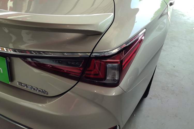 Used Lexus ES 2018 300h Premier Edition China VI Standard
