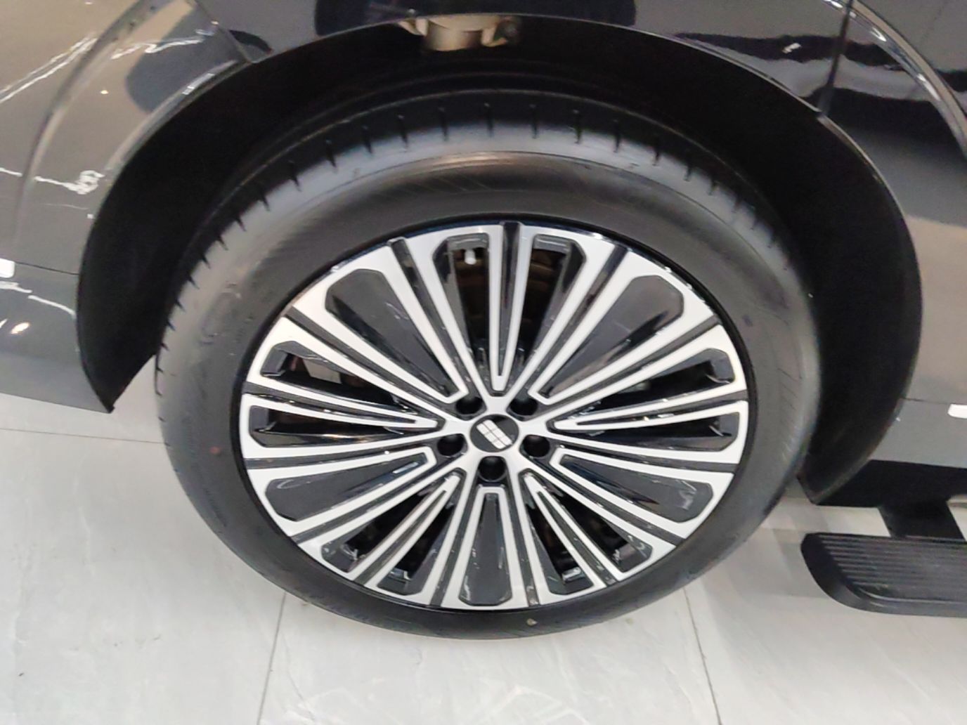 Geely Galaxy M9 2025 Model 210km Four-Wheel-Drive Leading Edition — снимка 11