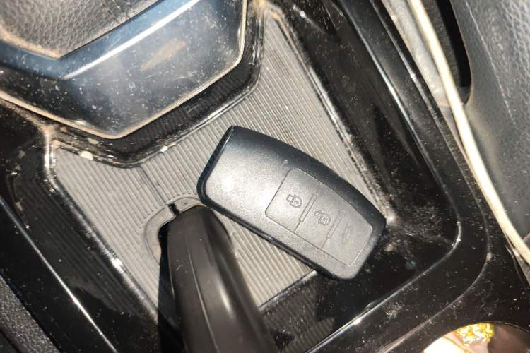 Used JMC Yusheng S350 2016 2.0T Automatic All-Wheel Drive Gasoline Luxury Version with Sunroof 5 Seats
