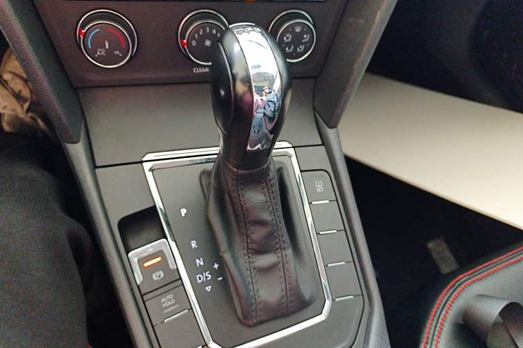 Used Volkswagen Lamando 2015 230TSI DSG Fashion Edition
