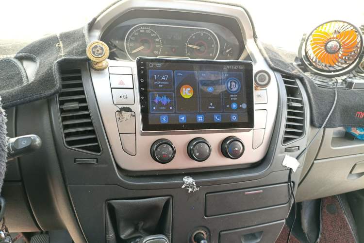 Used SAIC MAXUS Xintu V80 2015 2.5T Manual Aoyuntong Version Short Wheelbase Mid-Roof