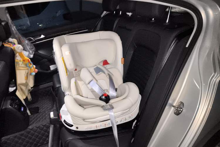 Used Volkswagen Magotan 2019 330TSI DSG Luxury Model China V Standard Left Rear Seat