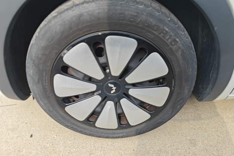 Used Wuling Bingo 2023 333 km Enjoyment Version Left Front Wheel Hub