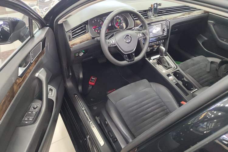 Used Volkswagen Magotan 2018 330TSI DSG Luxury Model