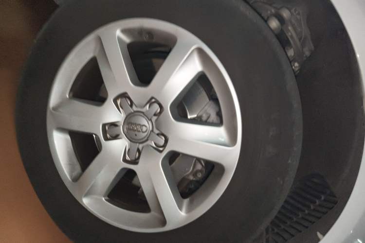 Used Audi Q7 2014 35 TFSI Ambition Edition Right Front Wheel Hub