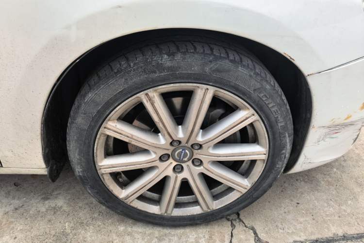 Used Volvo S60 New Energy 2015 S60L E-Drive Hybrid T6 Smart Drive Edition Right Front Wheel Hub
