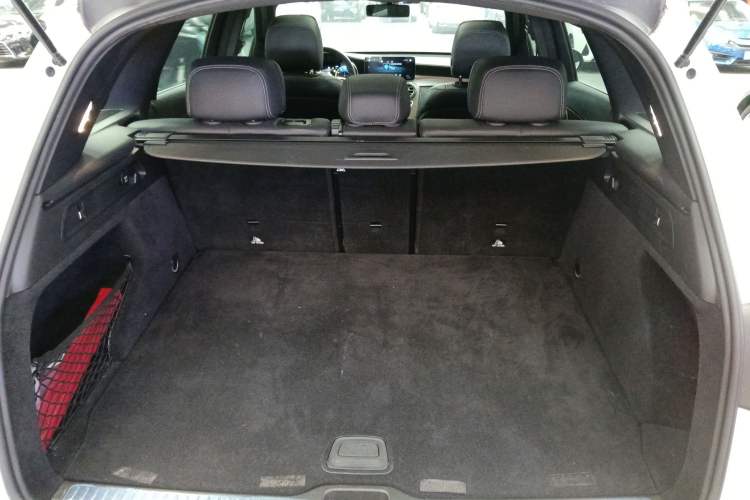 Used Mercedes-Benz GLC 2020 Facelift GLC 260 L 4MATIC Luxury Edition Trunk