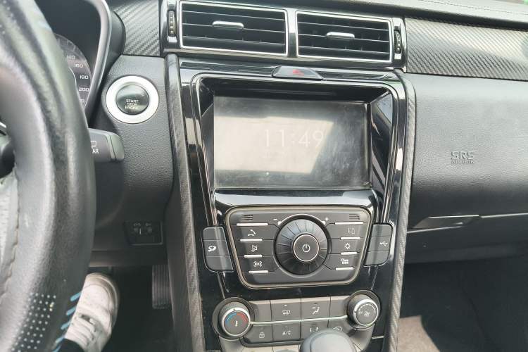 Used JMC Yusheng S330 2016 1.5L GTDi Automatic Two-Wheel Drive Fashion Edition Audio And AC Panel