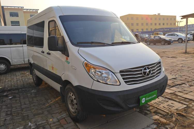 Used JAC Group Sunray 2022 2.0T Fuel-Efficient King PLUS Express Version Short Wheelbase 6-7 Seater – HFC4DB3-2E4 Front Right 45 Deg
