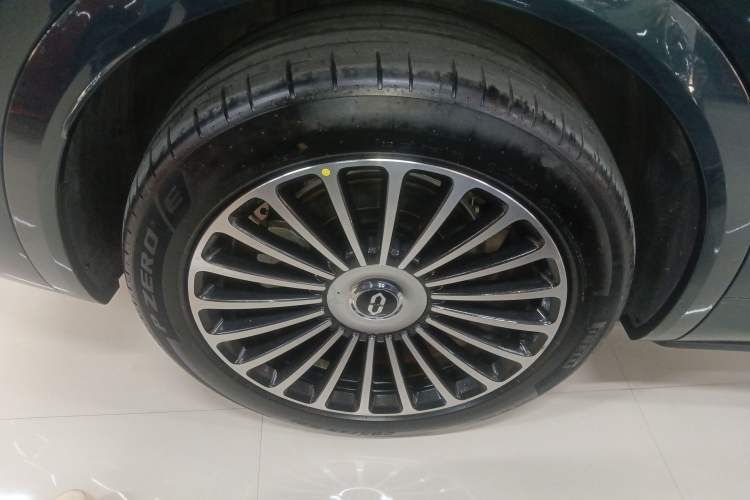 Used Hima AITO M8 2025 Extended-Range Ultra Version 53.4 kWh 6-Seater Edition