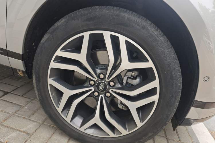 Used Land Rover Range Evoque 2021 Range Rover L 249 PS R-Dynamic SE Luxury Edition Right Front Wheel Hub