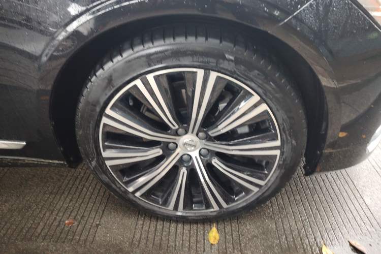 Used Volvo S90 2023 B5 Zhiyuan Luxury Edition Right Front Wheel Hub