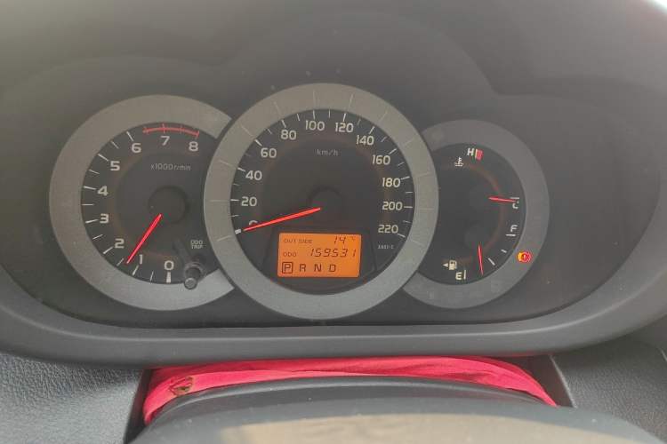 Used Toyota RAV4 2012 Luxurious 2.4L Automatic 4x4 with Stylish Features