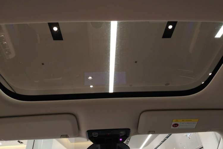 Used Li Auto MEGA 2024 Ultra Model Headliner