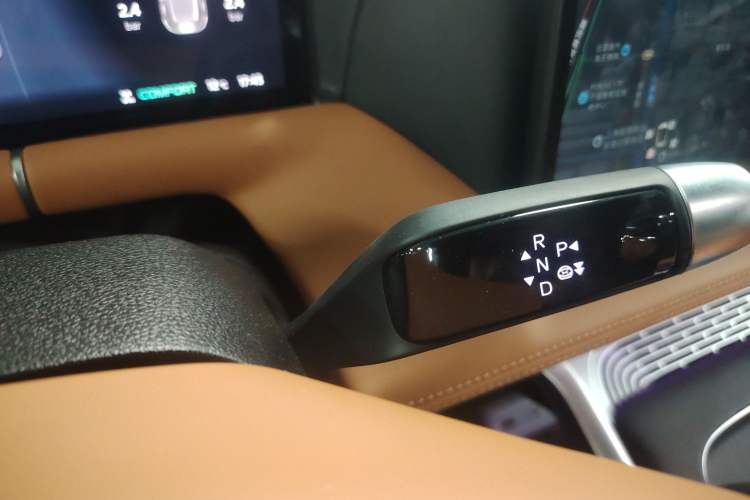 Used XPeng G9 2025 625 Long-Range Max Gear Lever