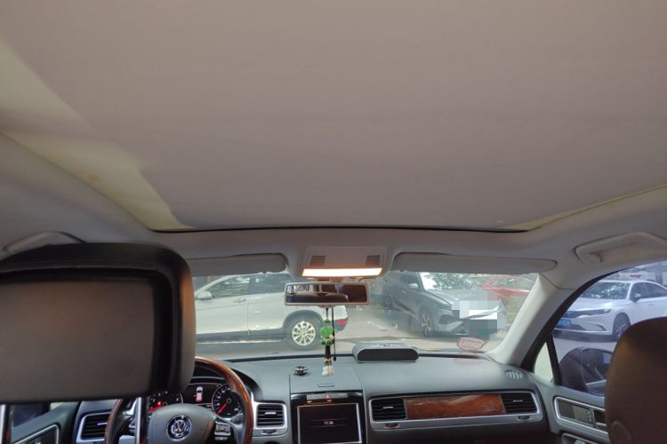 Used Volkswagen Touareg 2015 3.0 TSI Comfort Model Headliner