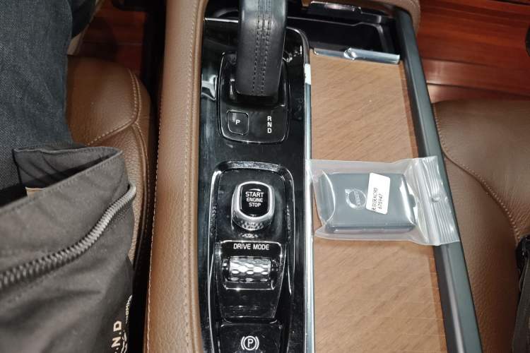 Used Volvo XC90 2021 B5 SmartDrive Luxury Edition 5-seater Gear Lever