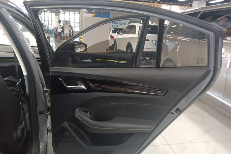 Used Roewe i5 2021 1.5L CVT Platinum Edition