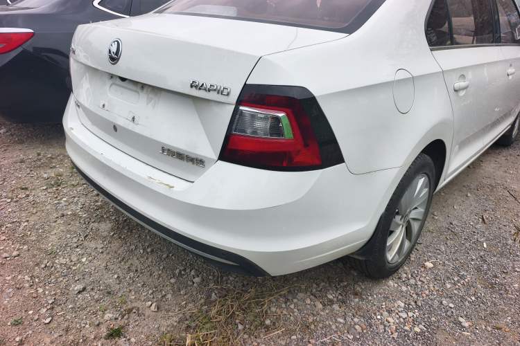 Used Skoda Rapid 2018 1.6L Automatic Comfort Edition Right Rear Taillight