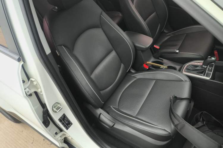 Used Hyundai ix25 2015 1.6L Automatic Two-Wheel-Drive Deluxe DLX Model