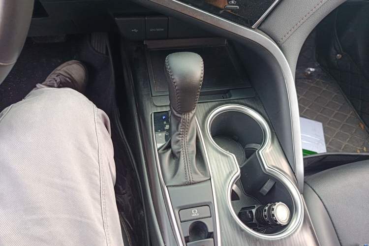 Used Toyota Camry 2021 2.0G Luxury Edition Gear Lever