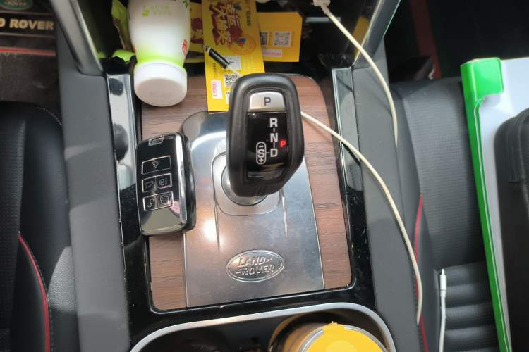 Used Land Rover Discovery Sport 2020 249 PS R-Dynamic Performance Edition Gear Lever