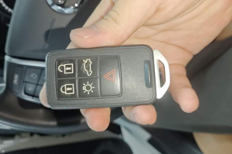 Used Volvo V40 2017 T3 Zhiyi Edition
