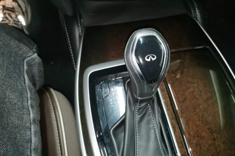 Used Infiniti QX60 2018 2.5 S/C Hybrid Two-Wheel-Drive Champion Family Edition
