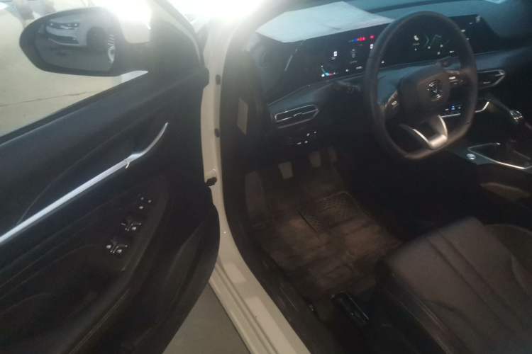 Used CHANGAN Eado 2021 PLUS 1.6L GDI Manual Luxury Model
