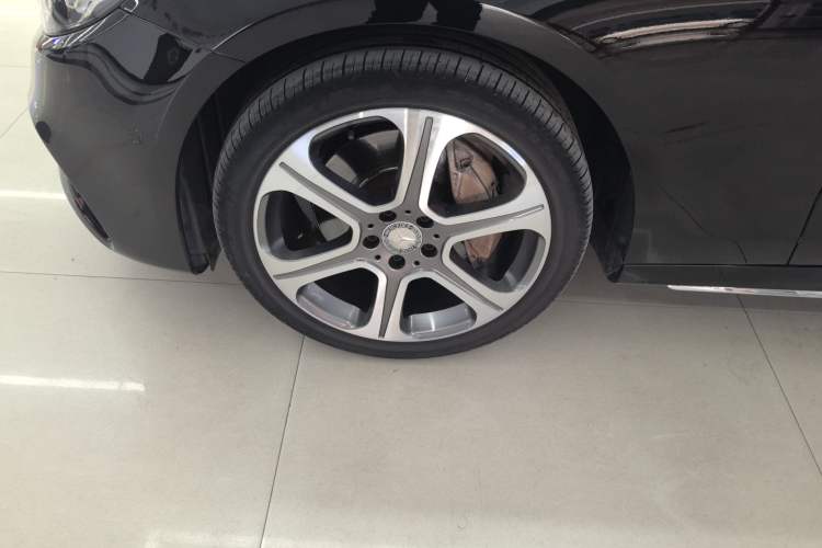 Used Mercedes-Benz E-Class 2016 E 300 L Sporty and Stylish Model
