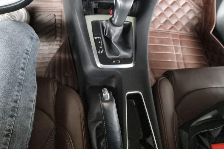 Used DS 5LS 2015 1.6T Style Edition THP160 Gear Lever