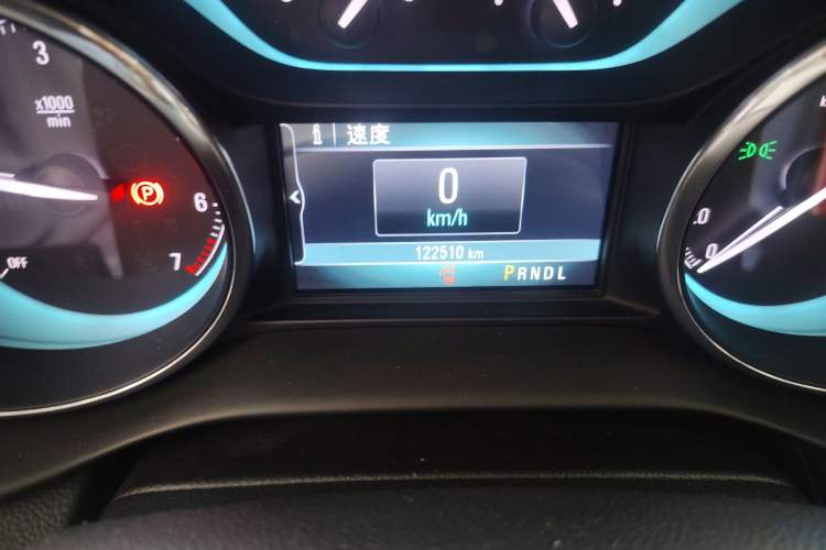 Used Buick Envision 2016 20T Two-Wheel-Drive Elite Model Odometer Close Up
