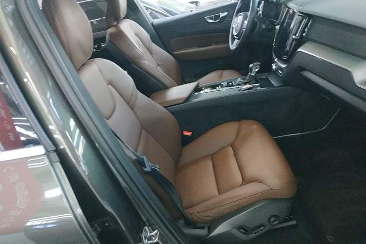 Used Volvo XC60 2020 T5 4x4 Zhiyi Luxury Edition