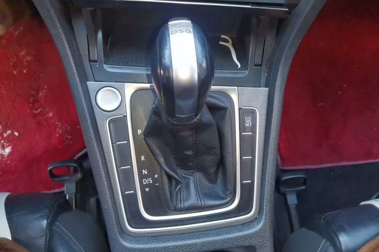 Used Volkswagen Golf 2015 1.4TSI Automatic Luxury Model
