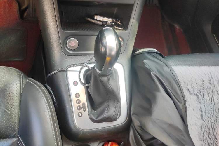 Used Volkswagen Tiguan 2016 300TSI Automatic Two-Wheel Drive Luxury Edition Gear Lever