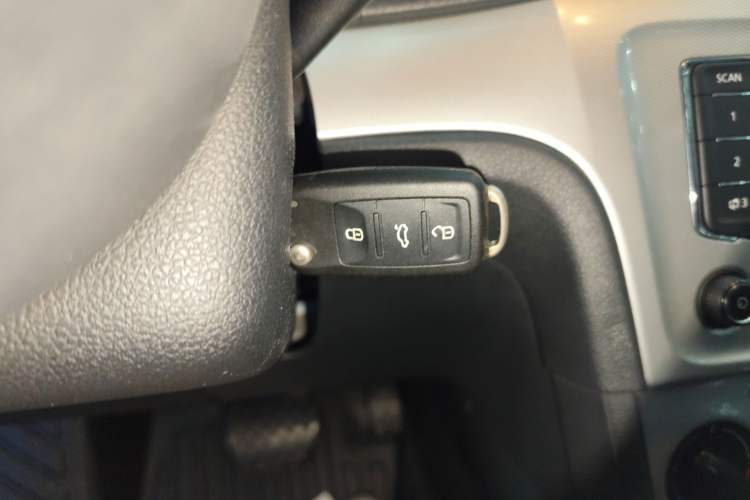 Used Volkswagen Gran Lavida 2013 1.4 TSI Automatic Comfort Model Interior 1