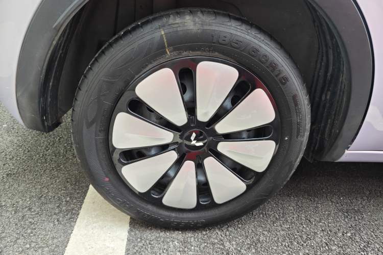 Used Wuling Bingo 2025 410 km Lingxi Deluxe Edition Right Rear Wheel Hub