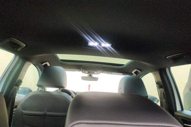 Used Volkswagen Golf 2023 Facelift 280TSI DSG R-Line Lite