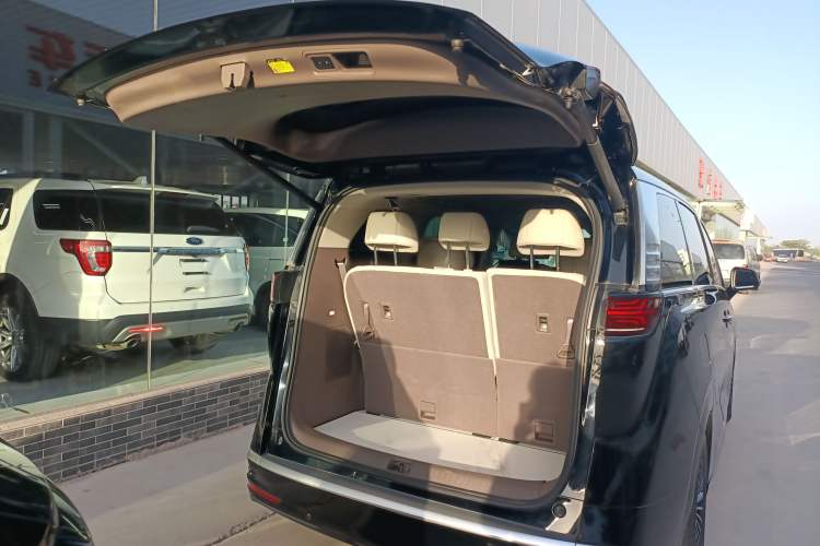 Used Denza D9 2022 DM-i 970 Four-Wheel Drive Prestige Model Trunk