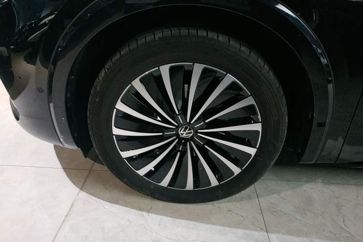Used Volkswagen Viloran 2024 380TSI Premium Edition Exterior 7