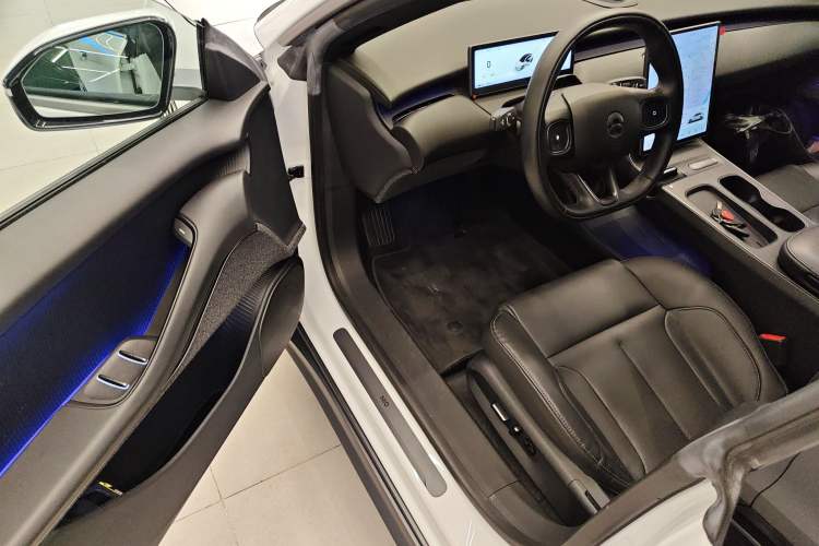 Used Nio ET5 2022 75 kWh Driver Seat