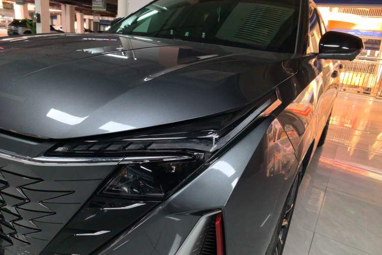 Used Oshan Z6 2023 Blue Whale 1.5T DCT Smart Luxury Model