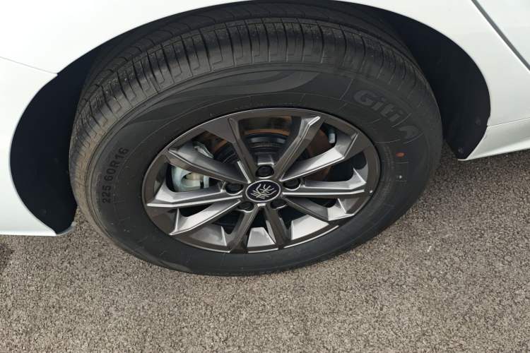 Used BYD Qin PLUS 2021 EV 400KM Leading Comfort Edition