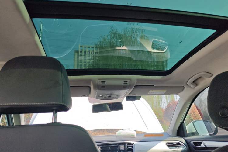 Used Volkswagen T-ROC 2018 230TSI DSG Two-Wheel Drive Advanced Version China V Standard