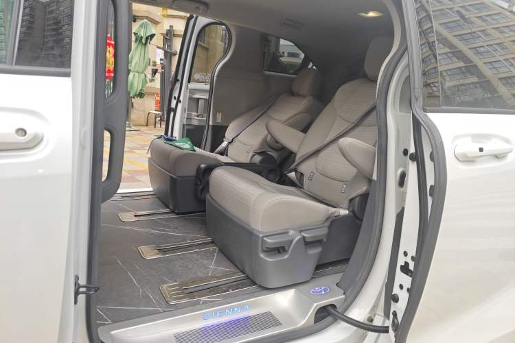 Used Toyota SIENNA 2023 2.5L Hybrid Comfort Edition Left Rear Seat